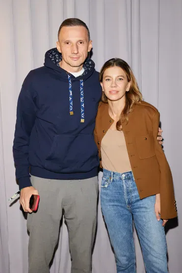 Анна Михалкова с дочерью, Виктория Исакова, Сергей Капков, Аглая Тарасова и Юрий Колокольников на фестивале "Это лето" Анна Михалкова с дочерью, Виктория Исакова, Сергей Капков, Аглая Тарасова и Юрий Колокольников на фестивале "Это лето"