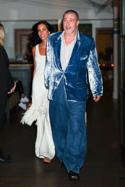 Двойное свидание: Брэд Питт, Инес де Рамон, Брэдли Купер и Джиджи Хадид замечены в ресторане в Нью-Йорке
Двойное свидание: Брэд Питт, Инес де Рамон, Брэдли Купер и Джиджи Хадид замечены в ресторане в Нью-Йорке