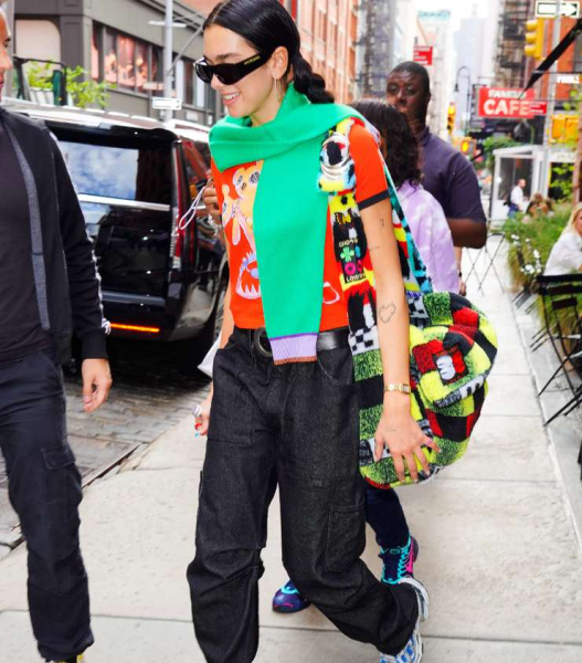 Baby tee — главная футболка лета 2025: как и с чем ее носить, советы стилиста Baby tee — главная футболка лета 2025: как и с чем ее носить, советы стилиста