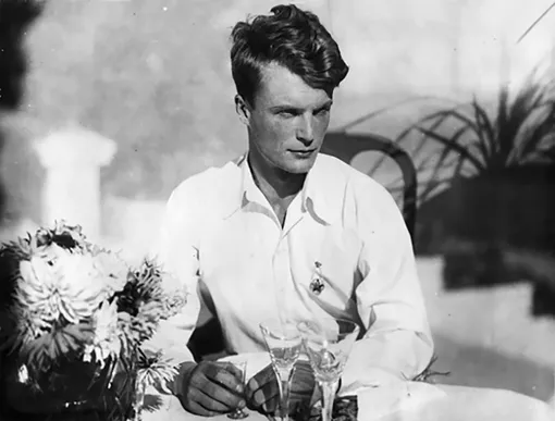 Арест брата, смерть сына: трудная судьба главного принца советского кино — Алексея Консовского из «Золушки» Арест брата, смерть сына: трудная судьба главного принца советского кино — Алексея Консовского из «Золушки»