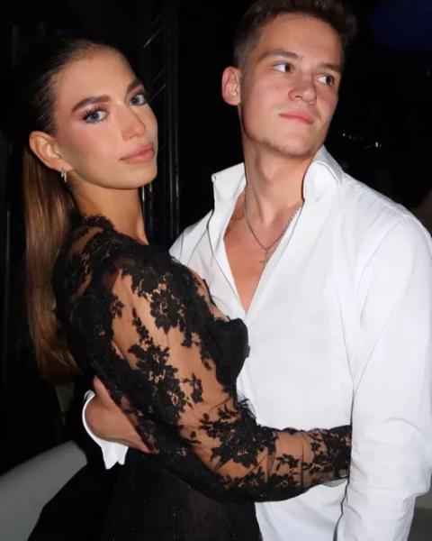 Сколько-сколько? Юные дочери звезд, которые выглядят старше своих лет Сколько-сколько? Юные дочери звезд, которые выглядят старше своих лет