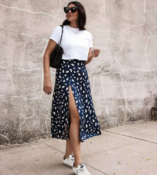 Baby tee — главная футболка лета 2025: как и с чем ее носить, советы стилиста Baby tee — главная футболка лета 2025: как и с чем ее носить, советы стилиста