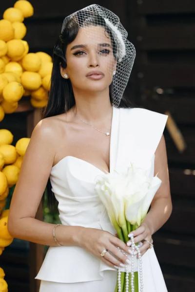 Трижды невеста! Сравниваем свадебные образы Ксении Бородиной — как менялась звезда от загса к загсу Трижды невеста! Сравниваем свадебные образы Ксении Бородиной — как менялась звезда от загса к загсу