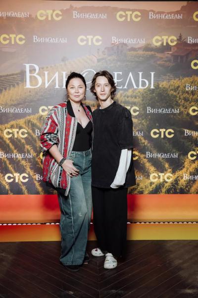 Елена Подкаминская, Роман Маякин и другие на вечеринке СТС в Иваново
Елена Подкаминская, Роман Маякин и другие на вечеринке СТС в Иваново