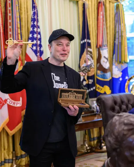 Илон Маск заявил, что Дональд Трамп проиграл бы без него выборы, на что тот ответил, что миллиардер "сошёл с ума"