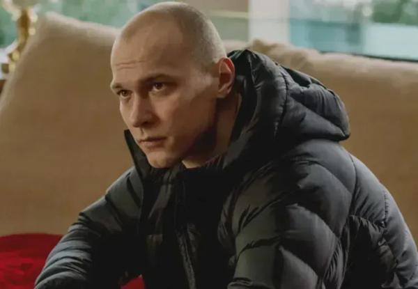 Юра Борисов сыграет главную роль в голливудской драме про любовь в 90-е в России Юра Борисов сыграет главную роль в голливудской драме про любовь в 90-е в России