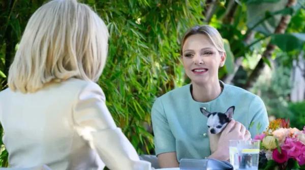 Княгиня Шарлен и князь Альбер с детьми встретились с Эммануэлем и Брижит Макрон в Монако Княгиня Шарлен и князь Альбер с детьми встретились с Эммануэлем и Брижит Макрон в Монако