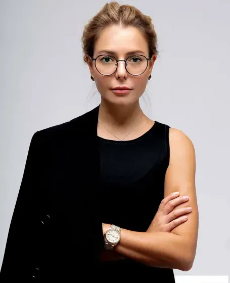 "Любимый сюжет для нашей публики". В сети обсуждают иск Полины Аскери против Бориса Белоцерковского, который после развода потребовал вернуть ему все подарки