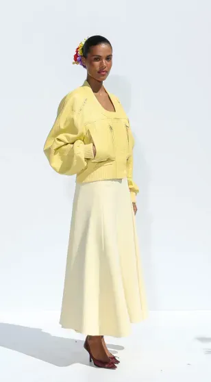 Наталья Водянова, Джиллиан Андерсон, Тина Кунаки и Летиция Каста на показе Jacquemus на Неделе моды в Париже Наталья Водянова, Джиллиан Андерсон, Тина Кунаки и Летиция Каста на показе Jacquemus на Неделе моды в Париже