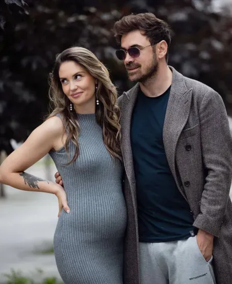 Официально: Агата Муцениеце подтвердила, что ждёт третьего ребёнка Официально: Агата Муцениеце подтвердила, что ждёт третьего ребёнка