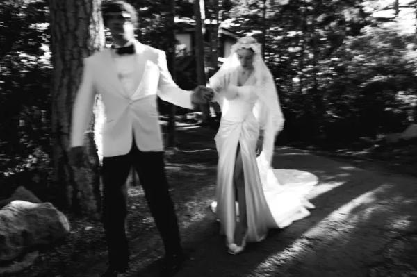 Появились новые фото со свадьбы Насти Ивлеевой и Филиппа Бегака Появились новые фото со свадьбы Насти Ивлеевой и Филиппа Бегака