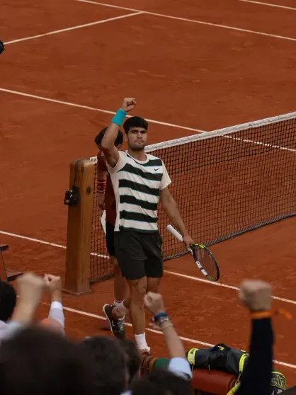 "Так я смотрю только на мужа, Познера и на бутик Prada". Ксения Собчак встретилась с Владимиром Познером в Париже "Так я смотрю только на мужа, Познера и на бутик Prada". Ксения Собчак встретилась с Владимиром Познером в Париже