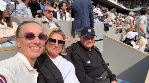 "Так я смотрю только на мужа, Познера и на бутик Prada". Ксения Собчак встретилась с Владимиром Познером в Париже "Так я смотрю только на мужа, Познера и на бутик Prada". Ксения Собчак встретилась с Владимиром Познером в Париже