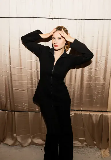 Танцы под дождём и питерская атмосфера: как Дима Билан, Анна Седокова, Аврора Киба и "вся Москва" гуляли на вечеринке в рамках ПМЭФ-2025 Танцы под дождём и питерская атмосфера: как Дима Билан, Анна Седокова, Аврора Киба и "вся Москва" гуляли на вечеринке в рамках ПМЭФ-2025