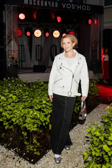 Танцы под дождём и питерская атмосфера: как Дима Билан, Анна Седокова, Аврора Киба и "вся Москва" гуляли на вечеринке в рамках ПМЭФ-2025 Танцы под дождём и питерская атмосфера: как Дима Билан, Анна Седокова, Аврора Киба и "вся Москва" гуляли на вечеринке в рамках ПМЭФ-2025