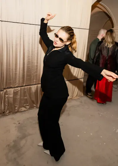 Танцы под дождём и питерская атмосфера: как Дима Билан, Анна Седокова, Аврора Киба и "вся Москва" гуляли на вечеринке в рамках ПМЭФ-2025 Танцы под дождём и питерская атмосфера: как Дима Билан, Анна Седокова, Аврора Киба и "вся Москва" гуляли на вечеринке в рамках ПМЭФ-2025