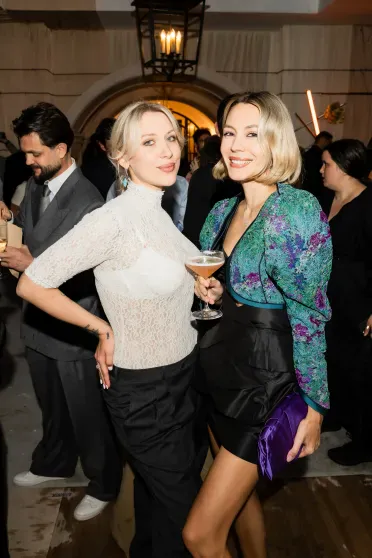 Танцы под дождём и питерская атмосфера: как Дима Билан, Анна Седокова, Аврора Киба и "вся Москва" гуляли на вечеринке в рамках ПМЭФ-2025 Танцы под дождём и питерская атмосфера: как Дима Билан, Анна Седокова, Аврора Киба и "вся Москва" гуляли на вечеринке в рамках ПМЭФ-2025