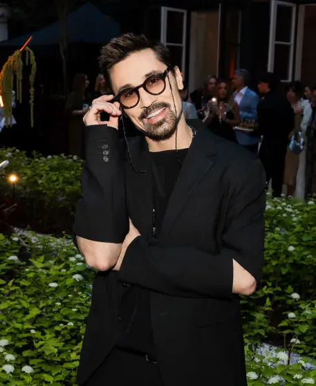 Танцы под дождём и питерская атмосфера: как Дима Билан, Анна Седокова, Аврора Киба и "вся Москва" гуляли на вечеринке в рамках ПМЭФ-2025 Танцы под дождём и питерская атмосфера: как Дима Билан, Анна Седокова, Аврора Киба и "вся Москва" гуляли на вечеринке в рамках ПМЭФ-2025