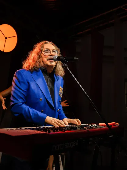 Танцы под дождём и питерская атмосфера: как Дима Билан, Анна Седокова, Аврора Киба и "вся Москва" гуляли на вечеринке в рамках ПМЭФ-2025 Танцы под дождём и питерская атмосфера: как Дима Билан, Анна Седокова, Аврора Киба и "вся Москва" гуляли на вечеринке в рамках ПМЭФ-2025