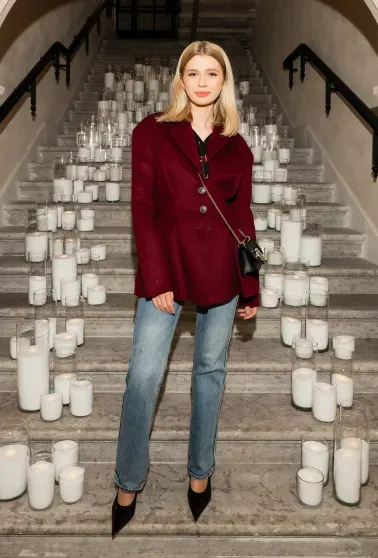 Танцы под дождём и питерская атмосфера: как Дима Билан, Анна Седокова, Аврора Киба и "вся Москва" гуляли на вечеринке в рамках ПМЭФ-2025 Танцы под дождём и питерская атмосфера: как Дима Билан, Анна Седокова, Аврора Киба и "вся Москва" гуляли на вечеринке в рамках ПМЭФ-2025