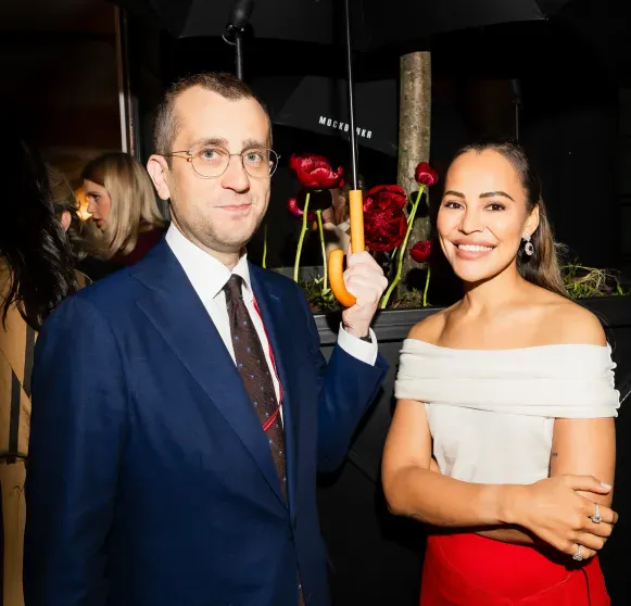 Танцы под дождём и питерская атмосфера: как Дима Билан, Анна Седокова, Аврора Киба и "вся Москва" гуляли на вечеринке в рамках ПМЭФ-2025 Танцы под дождём и питерская атмосфера: как Дима Билан, Анна Седокова, Аврора Киба и "вся Москва" гуляли на вечеринке в рамках ПМЭФ-2025