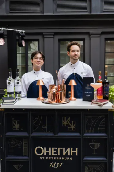 Танцы под дождём и питерская атмосфера: как Дима Билан, Анна Седокова, Аврора Киба и "вся Москва" гуляли на вечеринке в рамках ПМЭФ-2025 Танцы под дождём и питерская атмосфера: как Дима Билан, Анна Седокова, Аврора Киба и "вся Москва" гуляли на вечеринке в рамках ПМЭФ-2025