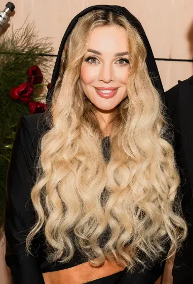 Танцы под дождём и питерская атмосфера: как Дима Билан, Анна Седокова, Аврора Киба и "вся Москва" гуляли на вечеринке в рамках ПМЭФ-2025 Танцы под дождём и питерская атмосфера: как Дима Билан, Анна Седокова, Аврора Киба и "вся Москва" гуляли на вечеринке в рамках ПМЭФ-2025