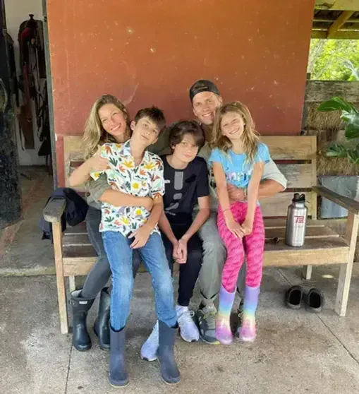 Том Брэди опубликовал новые фото с подросшими детьми от Жизель Бундхен