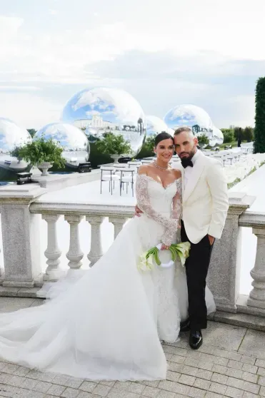 Три платья невесты, Владимир Пресняков на сцене и локация в стиле Версаля: как Виктория Лопырёва, Елена Перминова и Ида Галич гуляли на свадьбе Ксении Бородиной Три платья невесты, Владимир Пресняков на сцене и локация в стиле Версаля: как Виктория Лопырёва, Елена Перминова и Ида Галич гуляли на свадьбе Ксении Бородиной