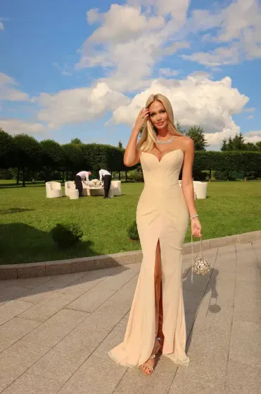 Три платья невесты, Владимир Пресняков на сцене и локация в стиле Версаля: как Виктория Лопырёва, Елена Перминова и Ида Галич гуляли на свадьбе Ксении Бородиной Три платья невесты, Владимир Пресняков на сцене и локация в стиле Версаля: как Виктория Лопырёва, Елена Перминова и Ида Галич гуляли на свадьбе Ксении Бородиной