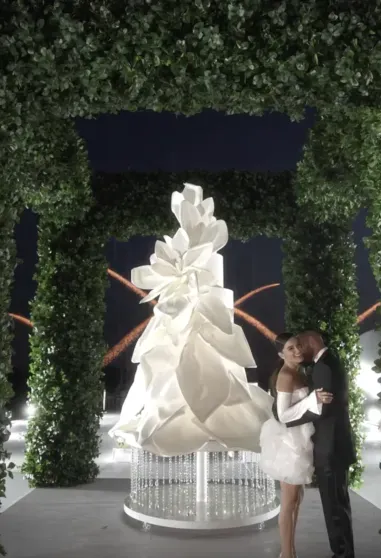 Три платья невесты, Владимир Пресняков на сцене и локация в стиле Версаля: как Виктория Лопырёва, Елена Перминова и Ида Галич гуляли на свадьбе Ксении Бородиной Три платья невесты, Владимир Пресняков на сцене и локация в стиле Версаля: как Виктория Лопырёва, Елена Перминова и Ида Галич гуляли на свадьбе Ксении Бородиной