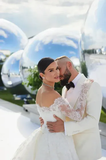 Три платья невесты, Владимир Пресняков на сцене и локация в стиле Версаля: как Виктория Лопырёва, Елена Перминова и Ида Галич гуляли на свадьбе Ксении Бородиной Три платья невесты, Владимир Пресняков на сцене и локация в стиле Версаля: как Виктория Лопырёва, Елена Перминова и Ида Галич гуляли на свадьбе Ксении Бородиной