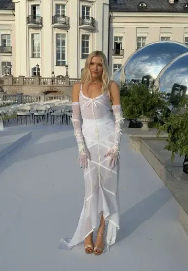 Три платья невесты, Владимир Пресняков на сцене и локация в стиле Версаля: как Виктория Лопырёва, Елена Перминова и Ида Галич гуляли на свадьбе Ксении Бородиной Три платья невесты, Владимир Пресняков на сцене и локация в стиле Версаля: как Виктория Лопырёва, Елена Перминова и Ида Галич гуляли на свадьбе Ксении Бородиной