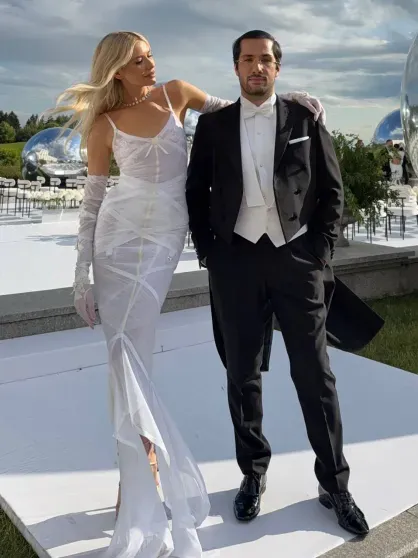 Три платья невесты, Владимир Пресняков на сцене и локация в стиле Версаля: как Виктория Лопырёва, Елена Перминова и Ида Галич гуляли на свадьбе Ксении Бородиной Три платья невесты, Владимир Пресняков на сцене и локация в стиле Версаля: как Виктория Лопырёва, Елена Перминова и Ида Галич гуляли на свадьбе Ксении Бородиной