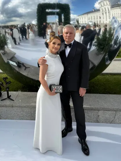 Три платья невесты, Владимир Пресняков на сцене и локация в стиле Версаля: как Виктория Лопырёва, Елена Перминова и Ида Галич гуляли на свадьбе Ксении Бородиной Три платья невесты, Владимир Пресняков на сцене и локация в стиле Версаля: как Виктория Лопырёва, Елена Перминова и Ида Галич гуляли на свадьбе Ксении Бородиной