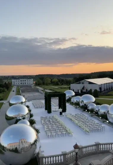 Три платья невесты, Владимир Пресняков на сцене и локация в стиле Версаля: как Виктория Лопырёва, Елена Перминова и Ида Галич гуляли на свадьбе Ксении Бородиной Три платья невесты, Владимир Пресняков на сцене и локация в стиле Версаля: как Виктория Лопырёва, Елена Перминова и Ида Галич гуляли на свадьбе Ксении Бородиной