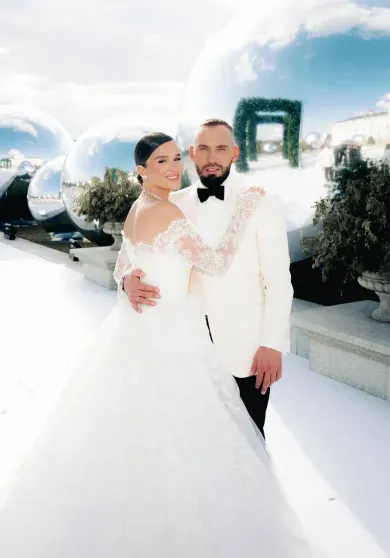 Три платья невесты, Владимир Пресняков на сцене и локация в стиле Версаля: как Виктория Лопырёва, Елена Перминова и Ида Галич гуляли на свадьбе Ксении Бородиной Три платья невесты, Владимир Пресняков на сцене и локация в стиле Версаля: как Виктория Лопырёва, Елена Перминова и Ида Галич гуляли на свадьбе Ксении Бородиной