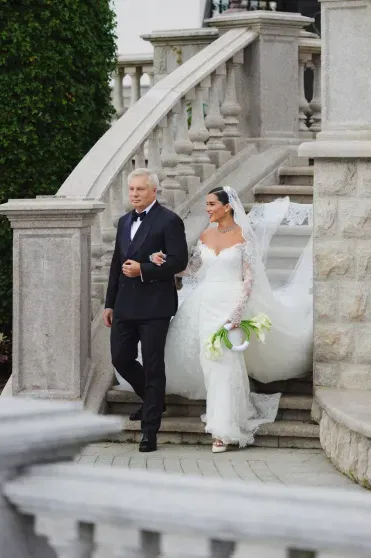 Три платья невесты, Владимир Пресняков на сцене и локация в стиле Версаля: как Виктория Лопырёва, Елена Перминова и Ида Галич гуляли на свадьбе Ксении Бородиной Три платья невесты, Владимир Пресняков на сцене и локация в стиле Версаля: как Виктория Лопырёва, Елена Перминова и Ида Галич гуляли на свадьбе Ксении Бородиной