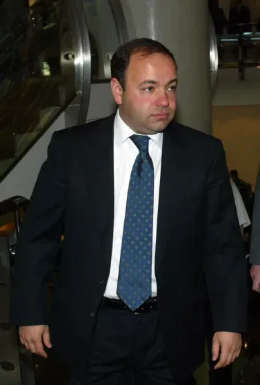 "Загадочный и плодовитый". В Forbes вышел материал о миллиардере Евгении Швидлере, который стал художником под псевдонимом ES23 "Загадочный и плодовитый". В Forbes вышел материал о миллиардере Евгении Швидлере, который стал художником под псевдонимом ES23