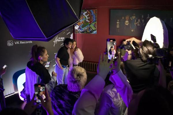 ELMAN презентовал рэп-альбом — его поддержали Лолита, Анна Седокова и другие звезды
ELMAN презентовал рэп-альбом — его поддержали Лолита, Анна Седокова и другие звезды