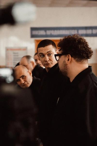 Олег Верещагин о роли заключенного в сериале «Театральная зона», материнстве Федункив и романах в «Звездах в Африке» Олег Верещагин о роли заключенного в сериале «Театральная зона», материнстве Федункив и романах в «Звездах в Африке»