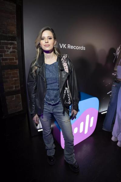 ELMAN презентовал рэп-альбом — его поддержали Лолита, Анна Седокова и другие звезды
ELMAN презентовал рэп-альбом — его поддержали Лолита, Анна Седокова и другие звезды