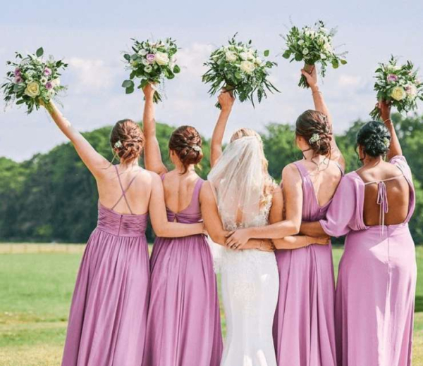 Платье подружки невесты: модные образы, чтобы выделиться среди гостей Платье подружки невесты: модные образы, чтобы выделиться среди гостей