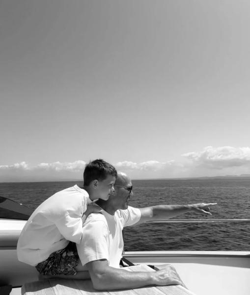 Рози Хантингтон-Уайтли поделилась редкими семейными снимками из отпуска в Италии
Рози Хантингтон-Уайтли поделилась редкими семейными снимками из отпуска в Италии