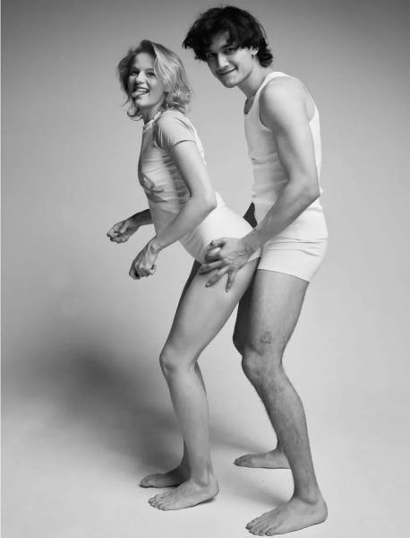 "Он еще и секси": Саша Бортич интригует нескромными снимками с бойфрендом
"Он еще и секси": Саша Бортич интригует нескромными снимками с бойфрендом