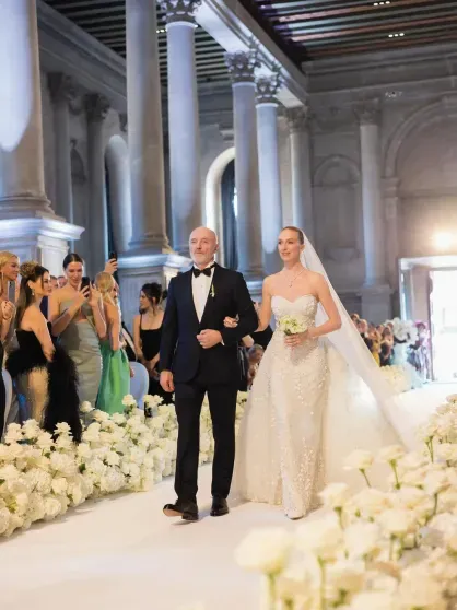 46 килограммов икры, 170 гостей и свадебный агент Джеффа Безоса: сестра Ирины Зарьковой вышла замуж за швейцарского бизнесмена в Венеции