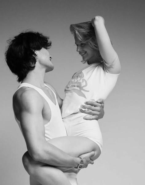 "Он еще и секси": Саша Бортич интригует нескромными снимками с бойфрендом
"Он еще и секси": Саша Бортич интригует нескромными снимками с бойфрендом