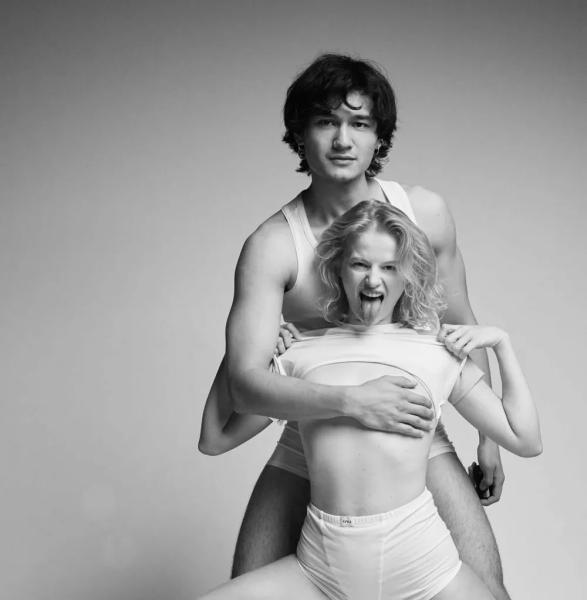 "Он еще и секси": Саша Бортич интригует нескромными снимками с бойфрендом
"Он еще и секси": Саша Бортич интригует нескромными снимками с бойфрендом