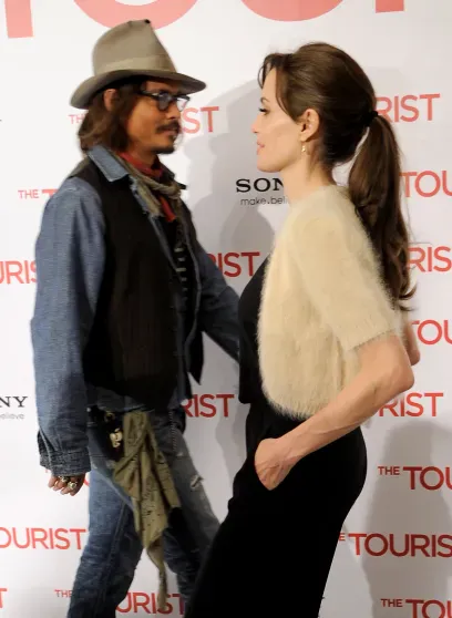 Анджелина Джоли и Джонни Депп тайно встречаются Анджелина Джоли и Джонни Депп тайно встречаются