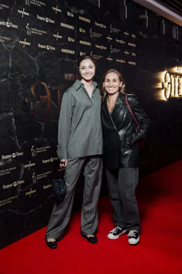 Анна Седокова с дочерью, Марк Эйдельштейн, Ольга Сутулова и Прохор Шаляпин на премьере сериала "Этерна" Анна Седокова с дочерью, Марк Эйдельштейн, Ольга Сутулова и Прохор Шаляпин на премьере сериала "Этерна"